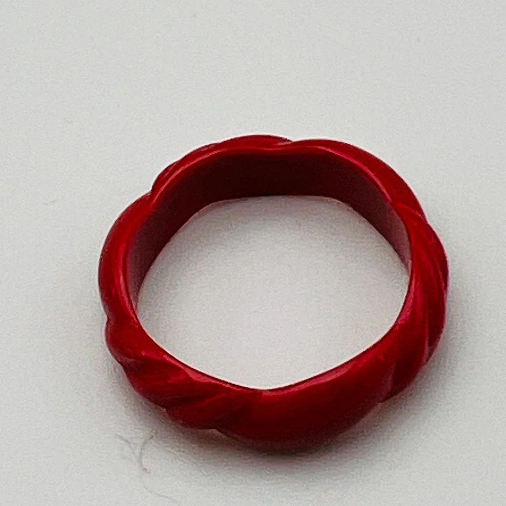 Vintage Red Resin Lucite Twisted Rope Band Ring Women Size 6 Chunky Bold Retro